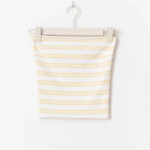 Tub topp - En jättesöt gul vit randig tub topp ifrån Gina, aldrig använd så helt ny! Nypris: 160kr💛