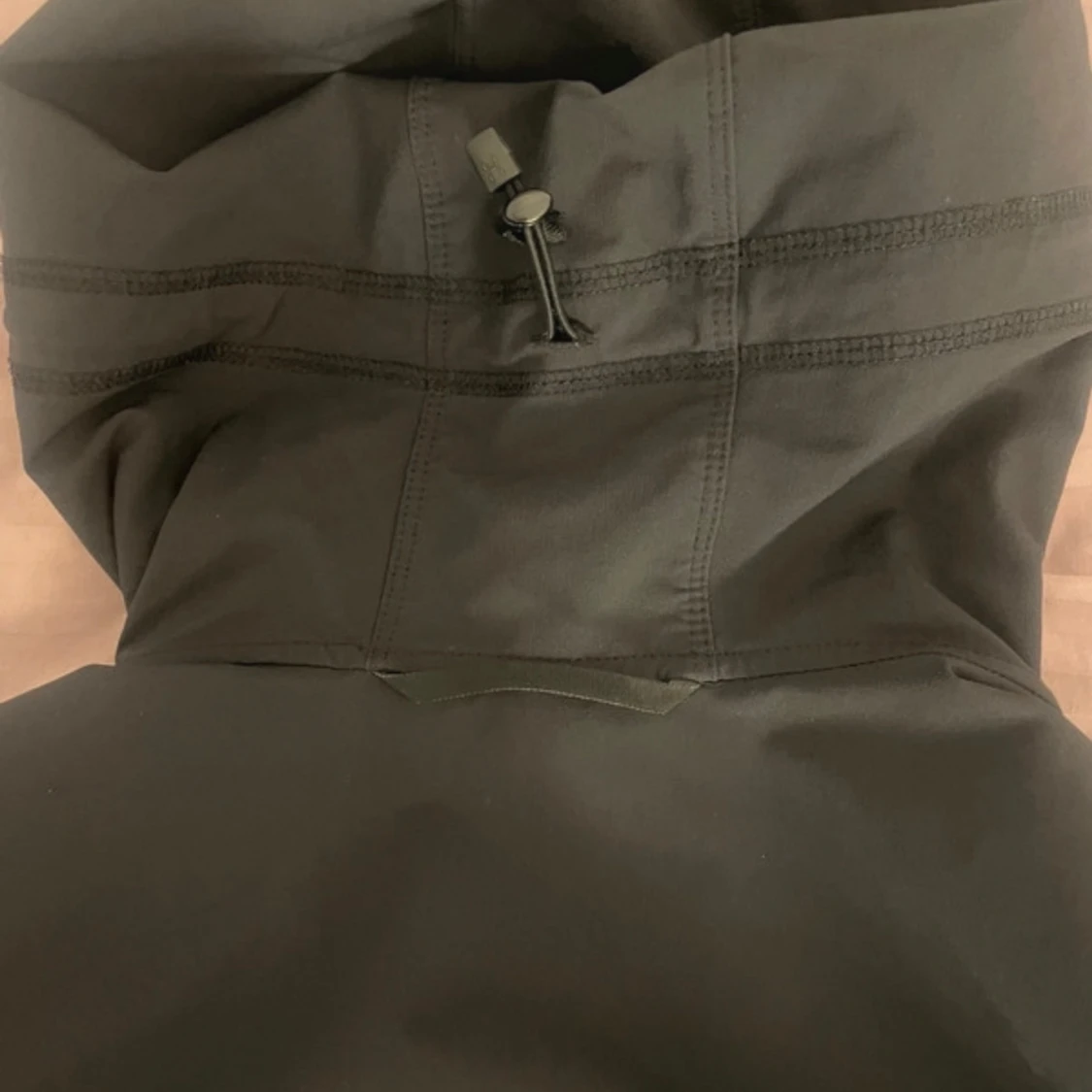 Svart vindjacka från Haglöfs med huva - 3