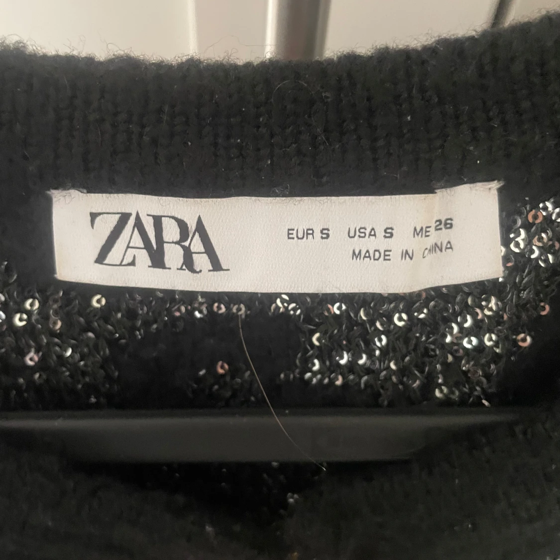 Svart glittrig kofta från Zara - 3