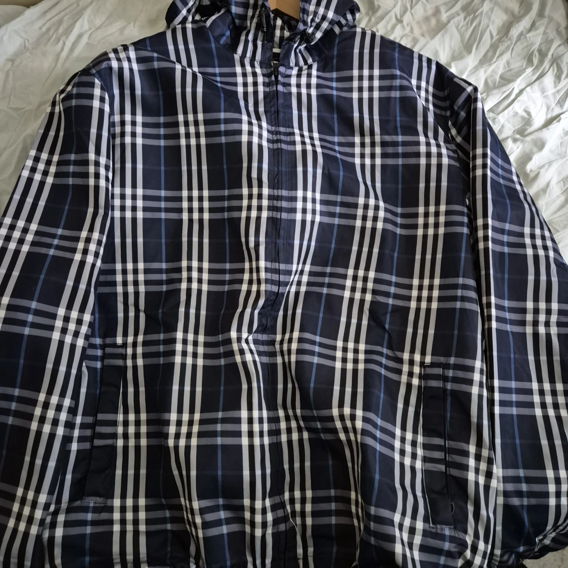 Rutig vindjacka från Burberry, blå/vit - 3