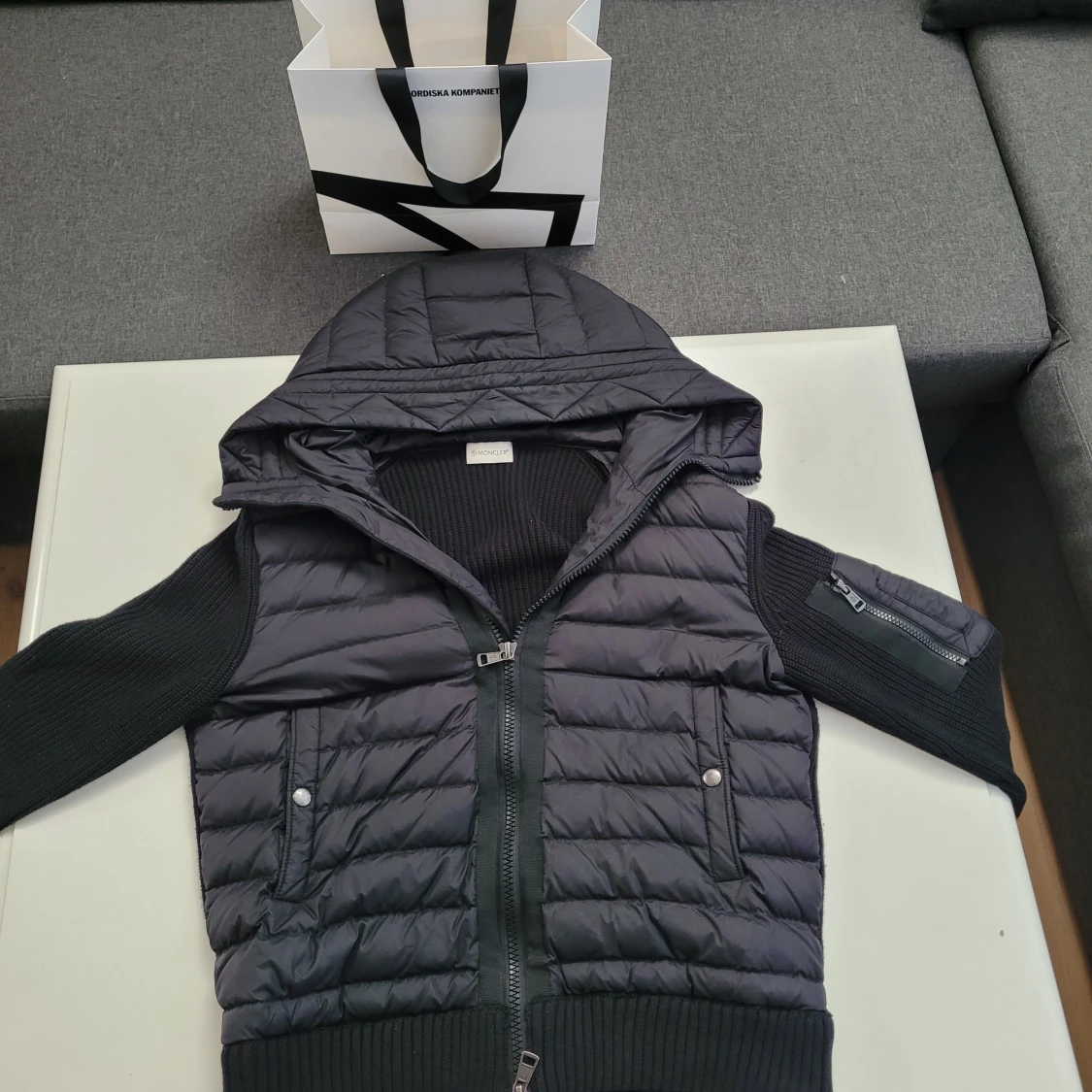 Svart jacka från Moncler