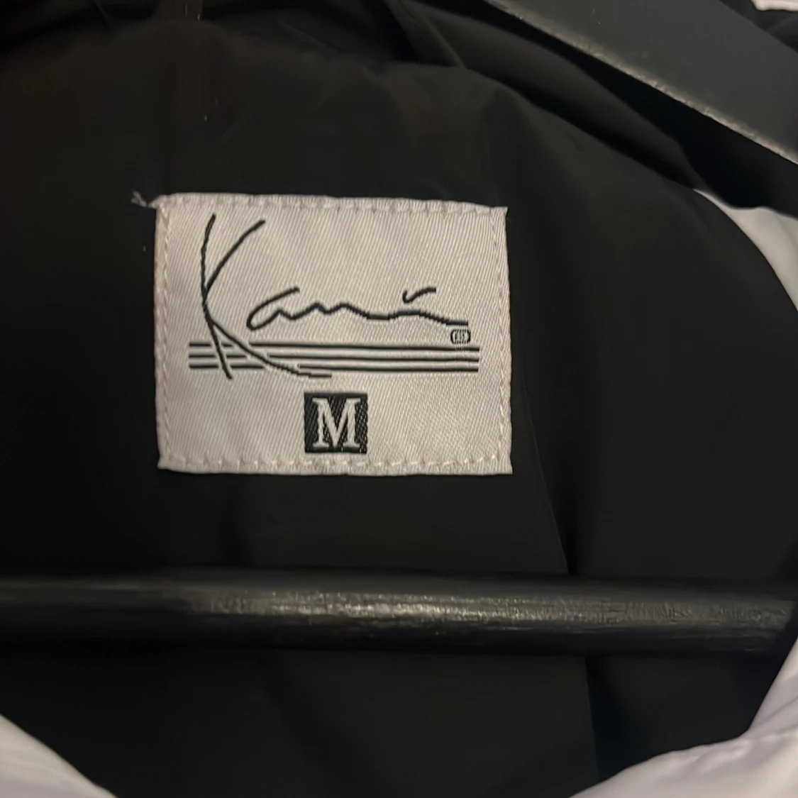 Kani vindjacka i svart, vitt och rött - 2