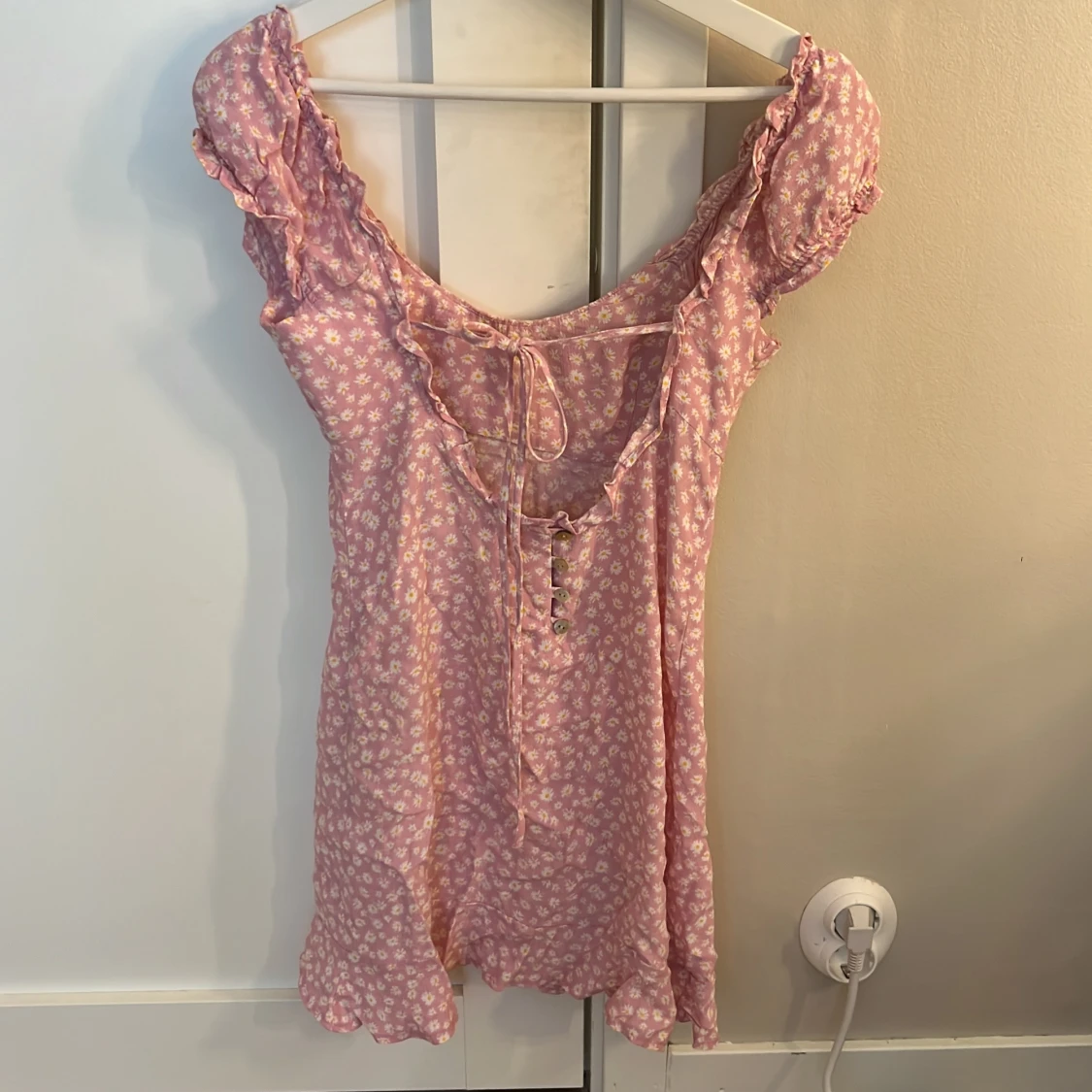 Rosa blommig kortklänning Pull&Bear - 1