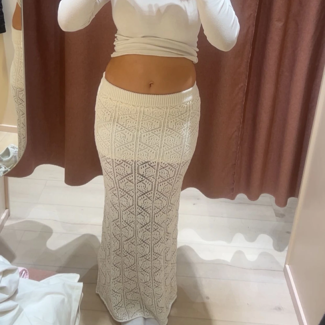 Vit lång stickad kjol 