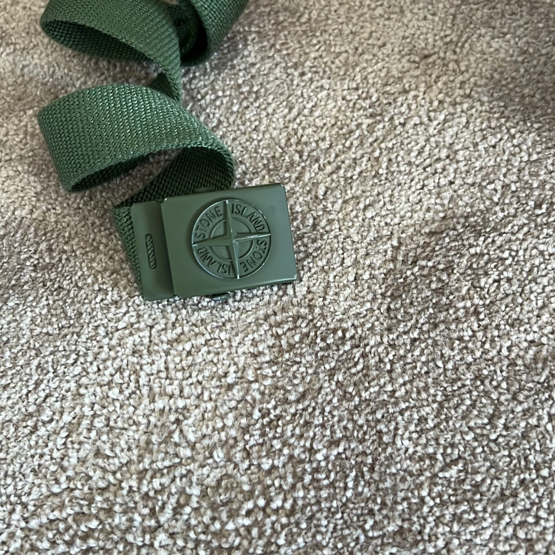 Grönt bälte från Stone Island - 2
