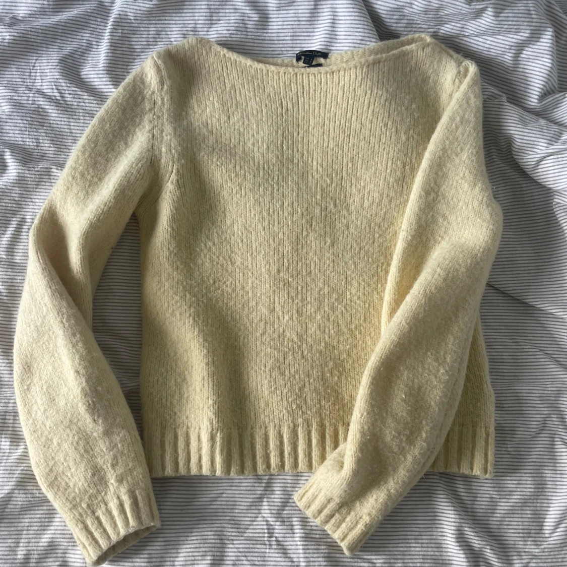 Ljusgul stickad tröja Massimo Dutti