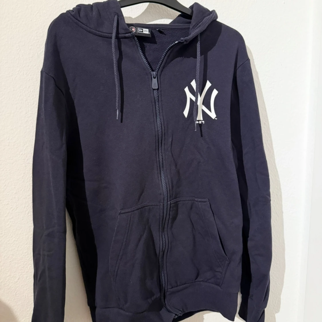 Mörkblå Yankees hoodie med dragkedja