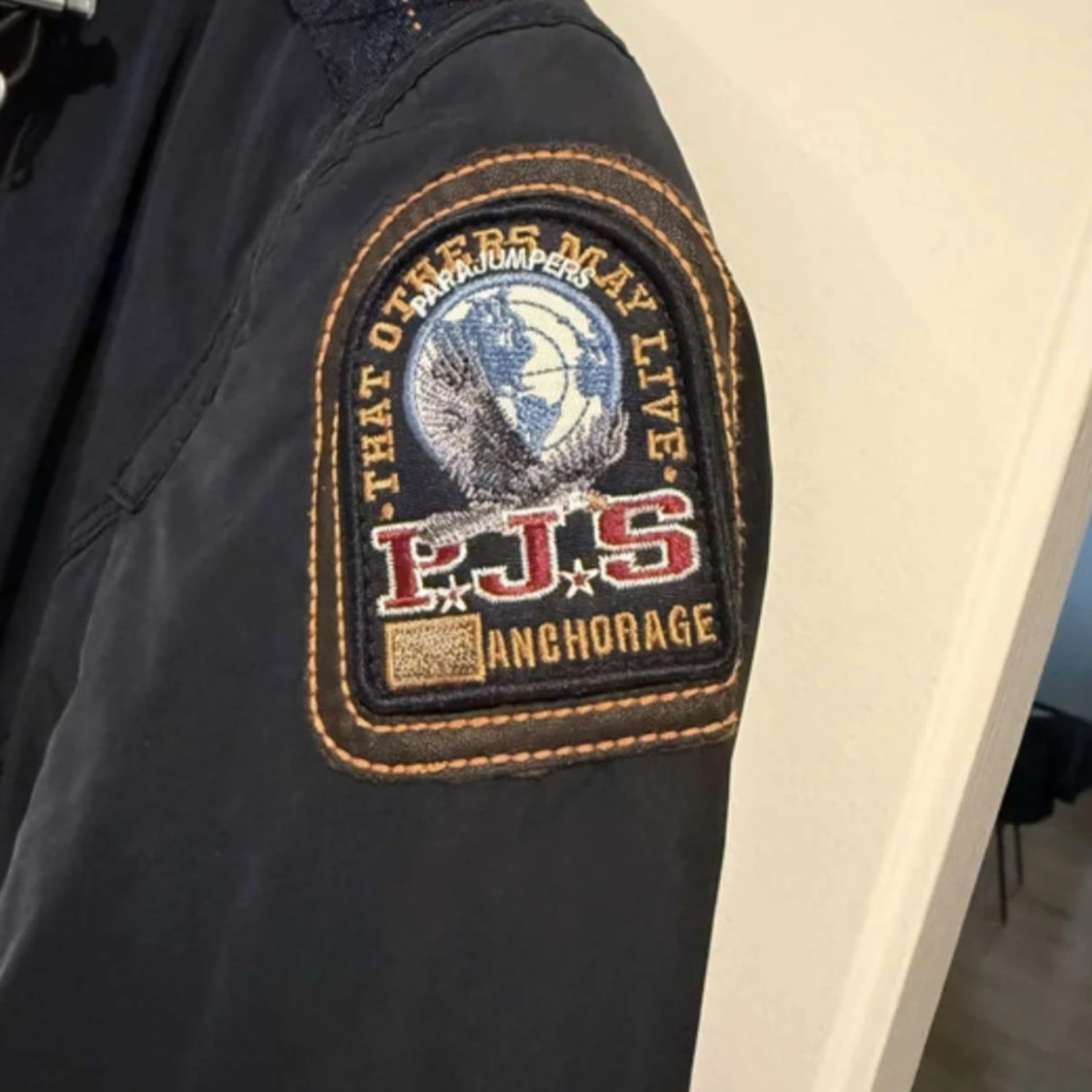 Svart vindjacka från Parajumpers - 1