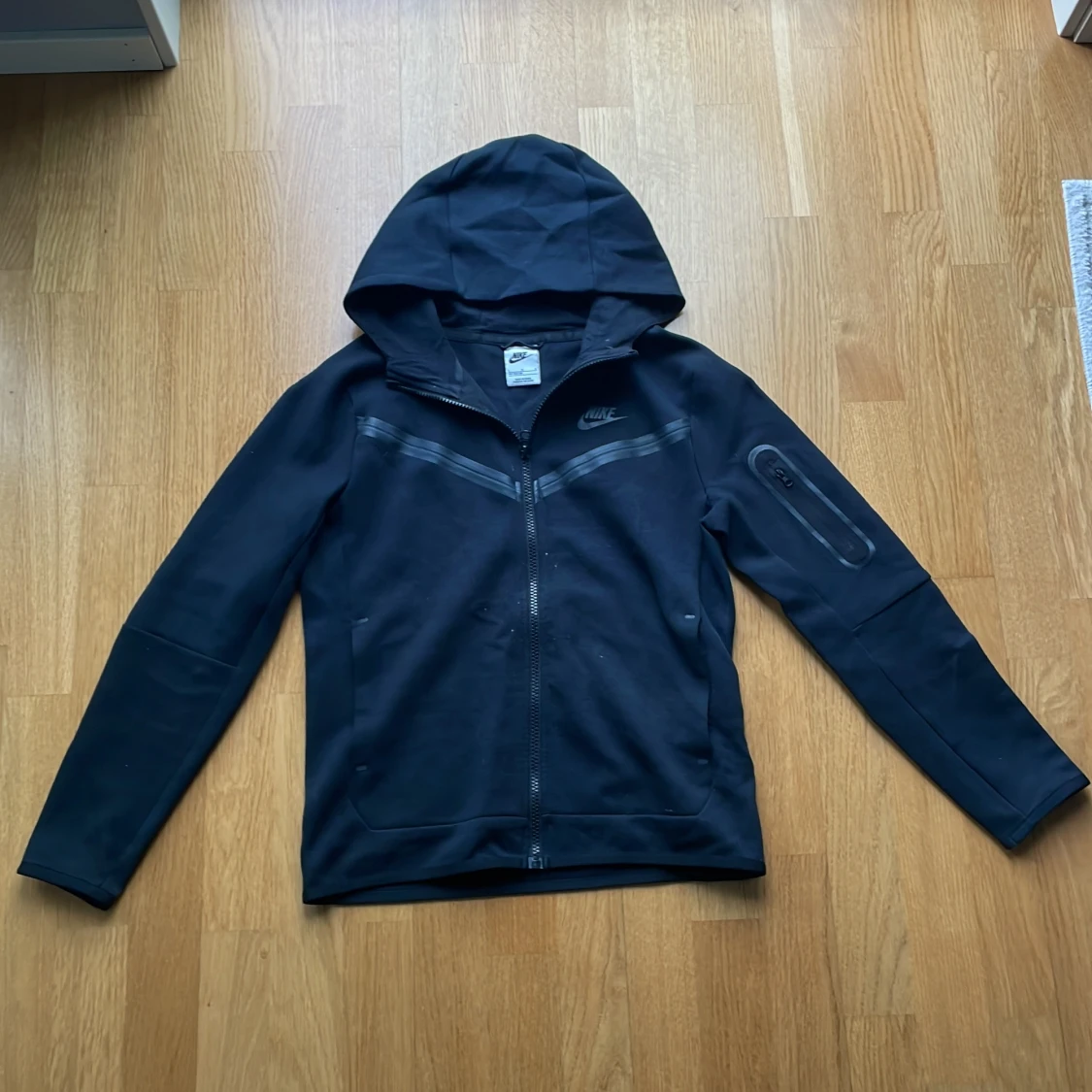 Svart Nike tech fleece
