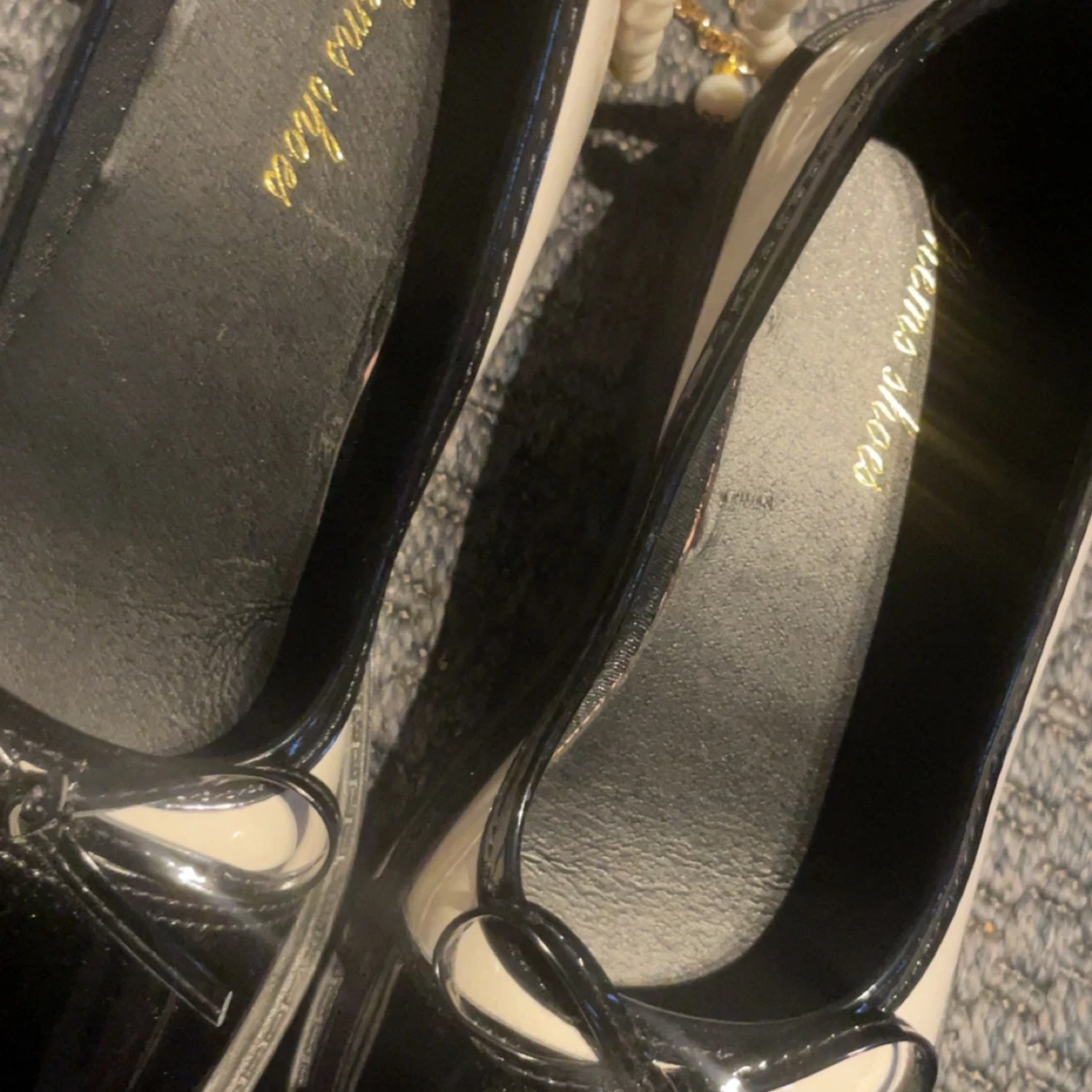 Svarta och vita ballerinaskor med rosett