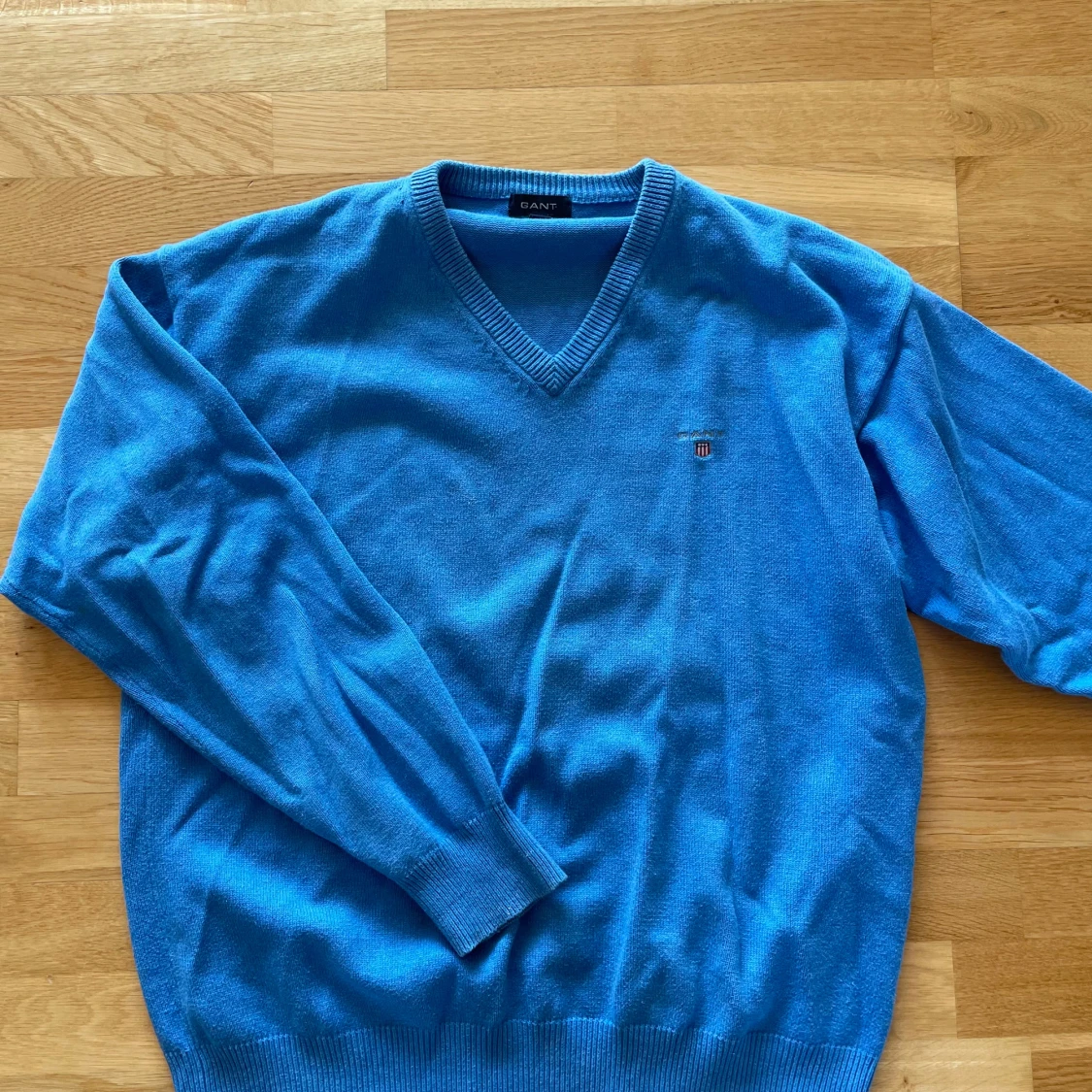 Vintage Blå v-ringad tröja från GANT XL