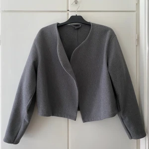 Höstjacka  - Så fin jacka som passar perfekt nu till hösten från Gina Tricot💗 Storlek M
