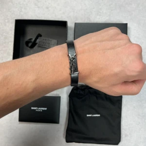 Saint Laurent cassandre bracelet - – Condition: 9/10  – What is included: Box, dustbag & card  – Retail price: 2800 + SEK
