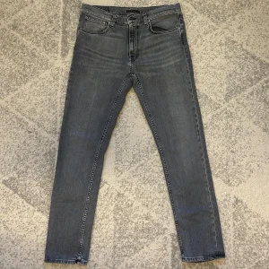 Nudie Jeans  - | Säljer ett par grå Nudie Jeans Lean | skick 9/10 | hör gärna av er om ni har frågor!