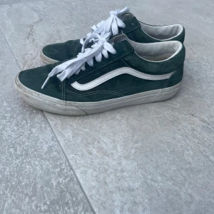 Vans skor  - Sjukt feta och unika vans skor. Dom är i bra skick och pris kan diskuteras vid snabb affär mvh Erik😀