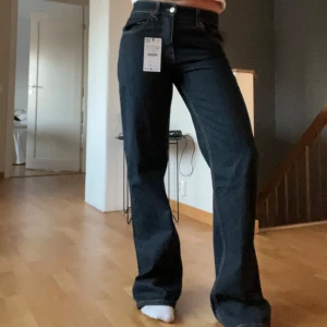 Zara jeans - Helt nya jeans från Zara i storlek 38💕💕 ny skick och nypris 399kr