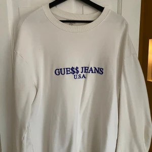  Guess Jeans x Asap Rocky - Sjukt snygg Guess Jeans x Asap Rocky storlek M men passar M/L. Hämtas i stockholm eller skickas