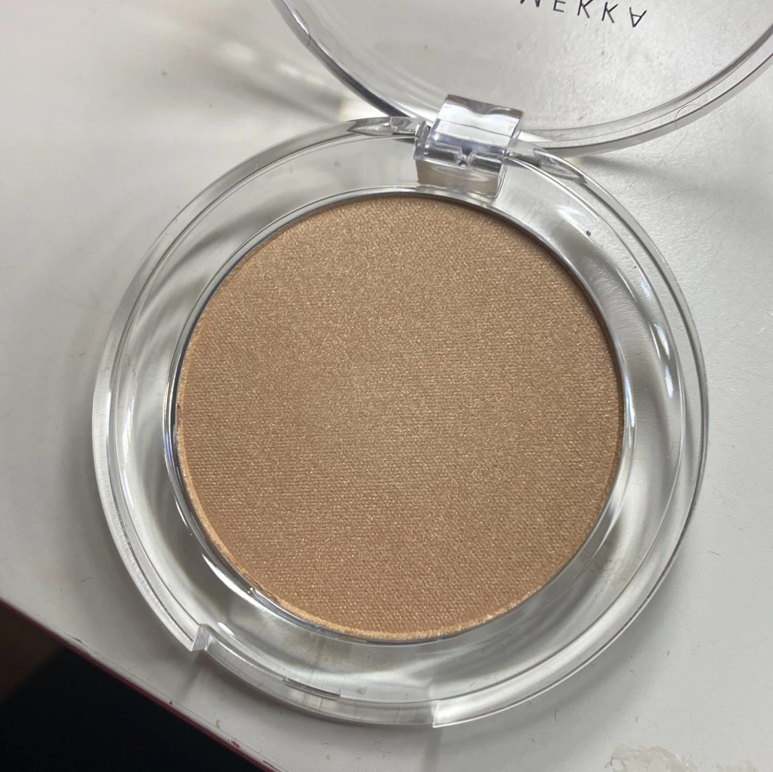 Catching Light Highlighter från Makeup Mekka - 2