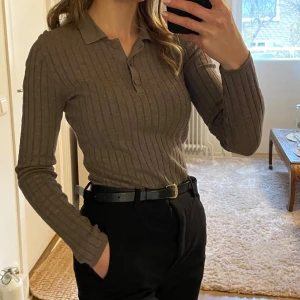 Tröja från Stockholm - Fin tröja från Stockholm, modell ”Melissa polo knit”.  Inköpt på MQ.  Inte mycket använd. Sitter väldigt fint. Storlek XS. Fint skick ✨