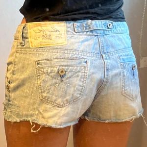Jeansshorts  - Midjemått: 39cm 💖läs min bio innan ni skriver 