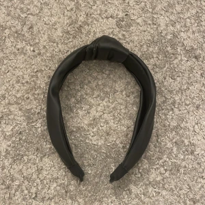 Diadem - Oanvänt diadem som helt enkelt inte kommer till användning. Nytt skick.