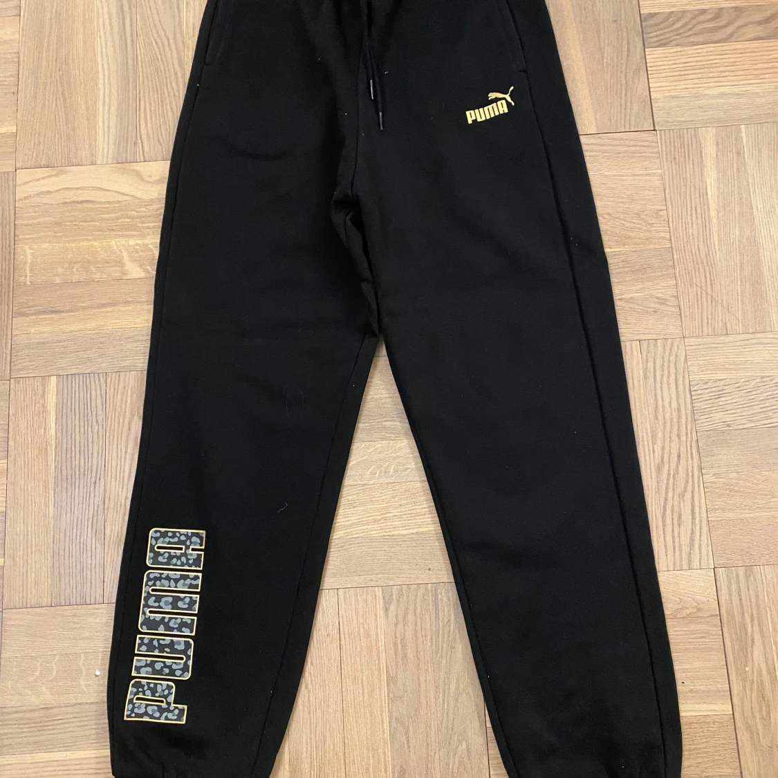 Svarta mjukisbyxor från Puma i stl. S. Helt nya!