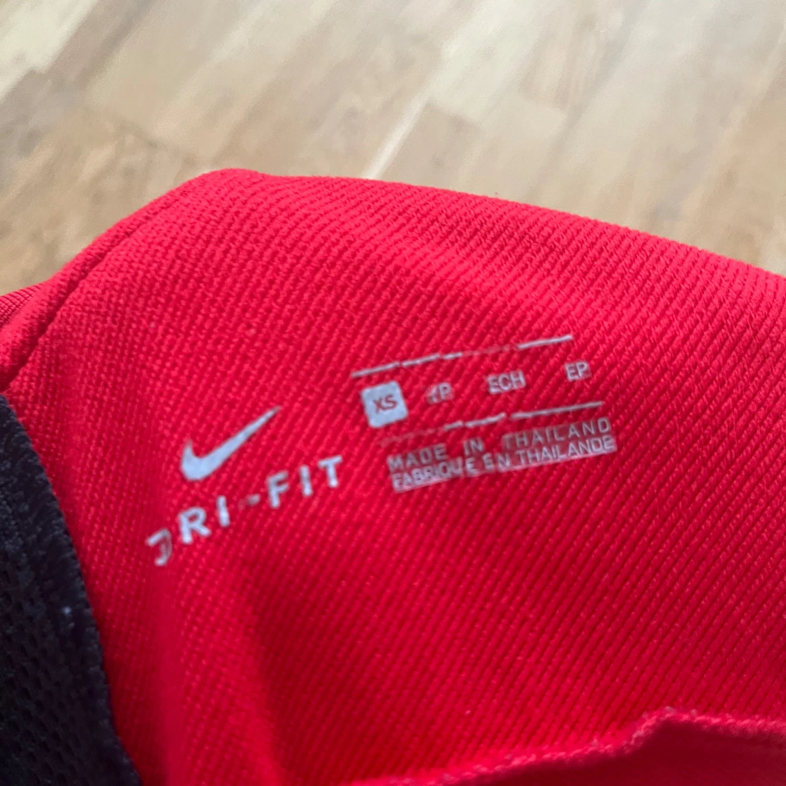 Röd långärmad fotbollströja från Nike - 1