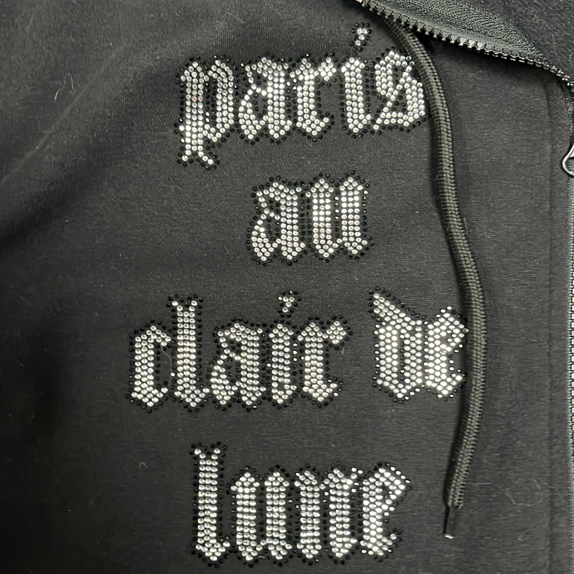 Svart rhinestone hoodie från Blinglucid - 2