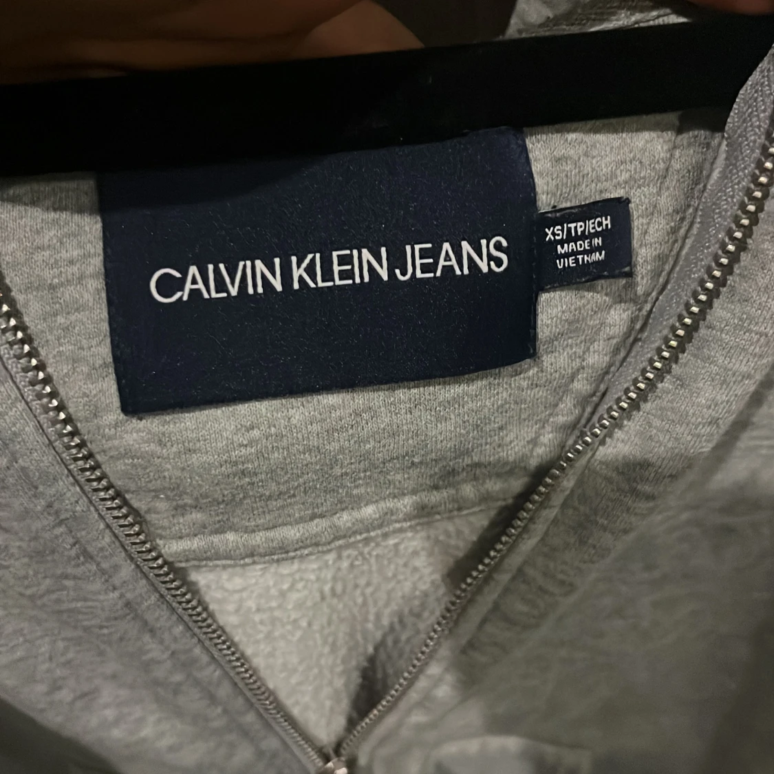 Grå hoodie från Calvin Klein Jeans - 2