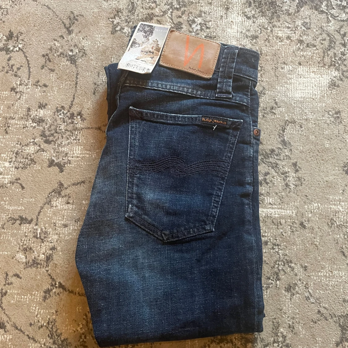 W 26 L29 Mörkblå jeans från Nudie Jeans
