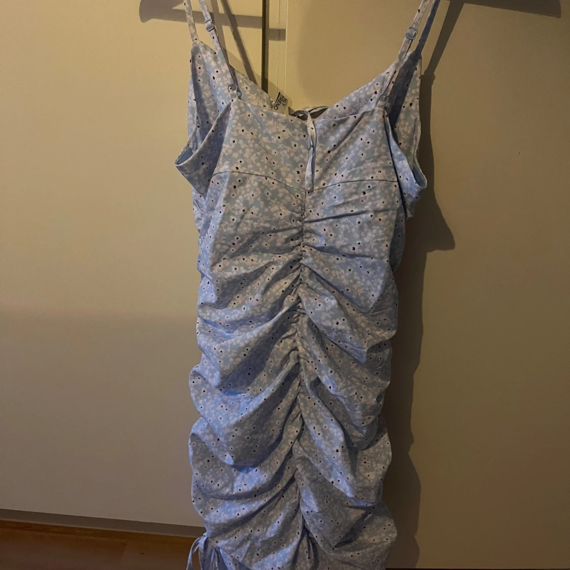 Blommig klänning från Nelly - 2