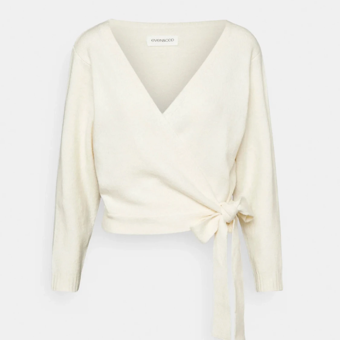 Vit omlottkofta från Even&Odd