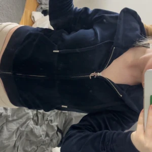 Juciy kofta🎀 - Juciy couture kofta, i storlek XS använd ganska många gånger men ingen vidare skada på den🎀