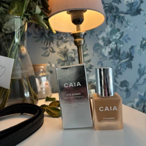 CAIA It's Iconic foundation - Säljer en CAIA It's Iconic foundation i nyansen 3W. Denna foundation innehåller hyaluronsyra och vitamin C samt har SPF 20. Aldrig använd då jag klickade hem fel nyans. Hör av er vid intresse 🤗