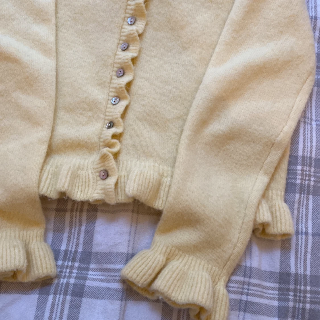 Gul kofta från Zara med volanger  - 2