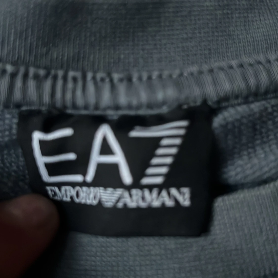 Grå tröja från Emporio Armani EA7 - 1