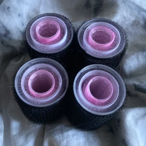 Papiljotter - Papiljotter i olika storlekar, har bara använt den 1 gång då jag skulle på skolavslutning. 💞