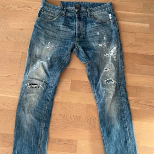 Dondup jeans - Riktigt feta dondup jeans i storlek 33 men fungerar som storlek 31-32-33 fungerar helt enkelt till många storlekar 