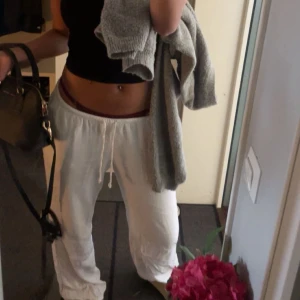 Lågmidjade linnebyxor  - Säljer då jag köpt ett par nya, jag är 168 cm