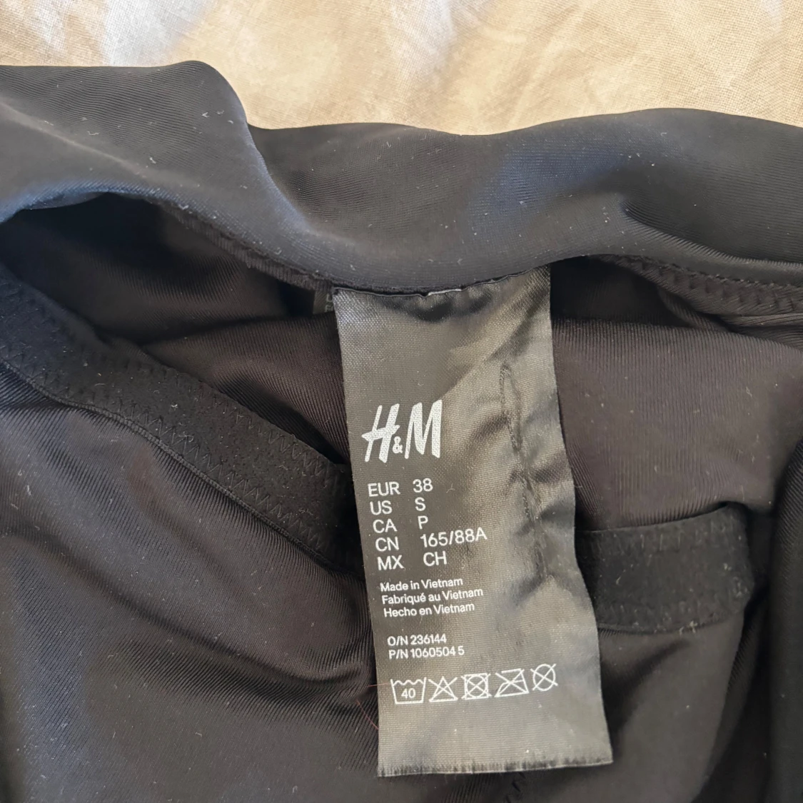 Svart baddräkt från H&M - 2
