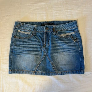 Jeanskjol  - Midjemått: 39cm 💖