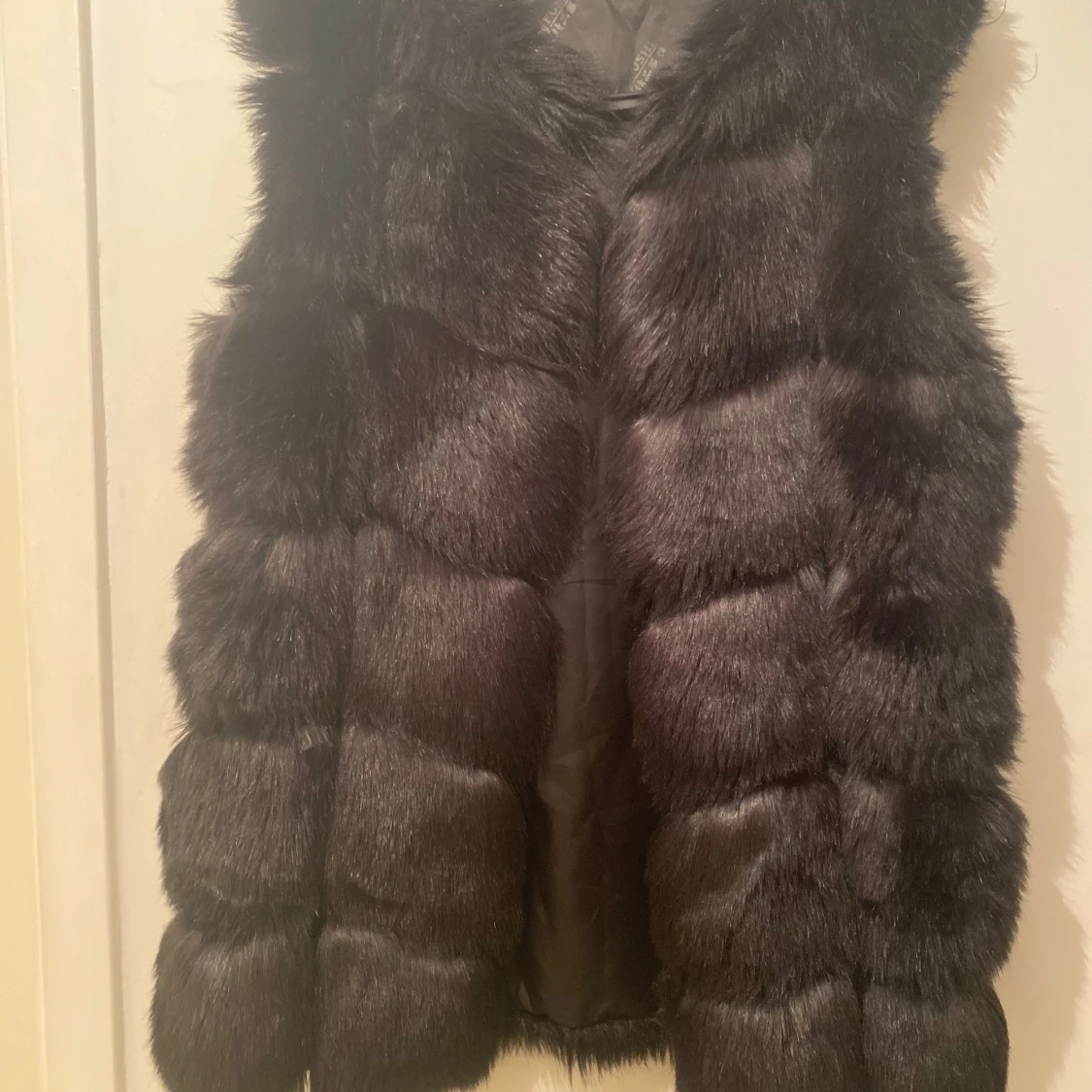 Svart pälsväst - 1