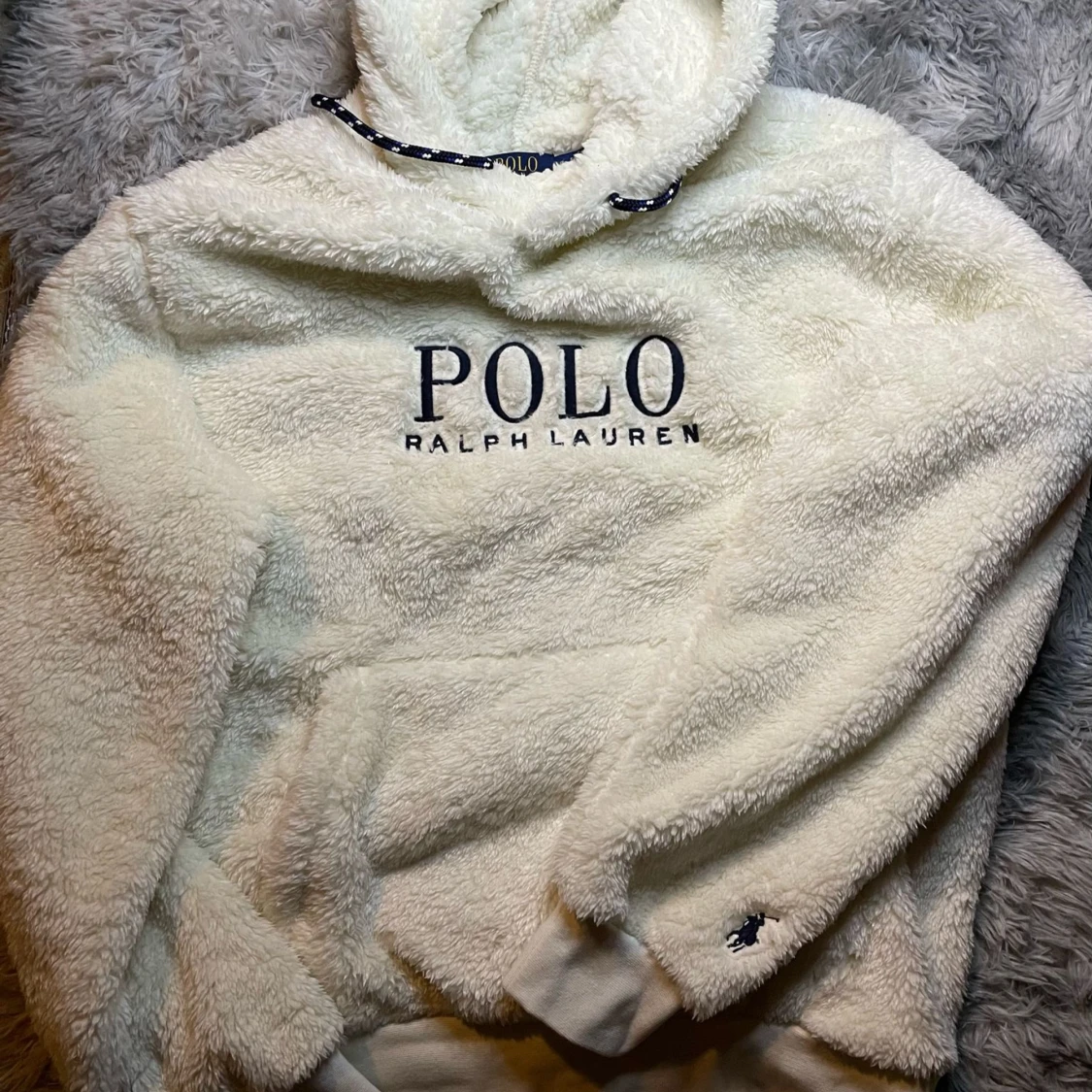 Vit fleece hoodie från Ralph Lauren