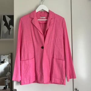 Linne kavaj - Rosa linne kavaj från Gina Tricot. Använd två gånger. Passar Xs-S