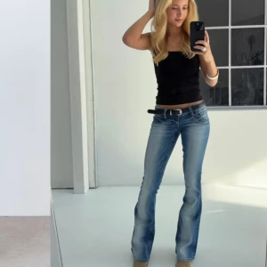 Lågmidjade bootcut jeans - Säljer dessa populära och slutsålda jeansen från Gina 14+💗 HELT NYA OCH OANVÄNDA MED PRISLAPPEN KVAR!! Såå snygga men säljer då dom inte passade! Skriv vid frågor🌸