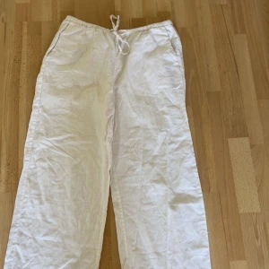 Linnebyxor  - Helt oanvända linnebyxor ifrån Gina, perfekt till sommaren😊