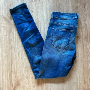 Tiger of Sweden jeans  - Fina jeans från tiger of Sweden med Slim passform. Jeansen är i storlek 31/32, de är väl omhändertagna och i bra skick. Skriv vid frågor💬🕺