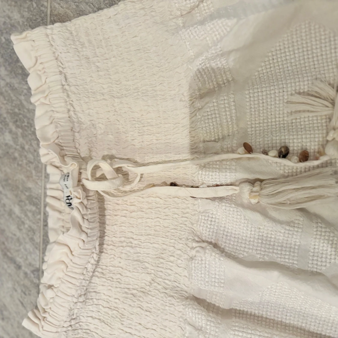 Beige/Vit kjol från Zara - 1