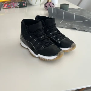 Nike air Jordan 11 retro - Säljer dessa Jordan 11or när jag inte använder de längre. Bra skick använd 2 månader. 