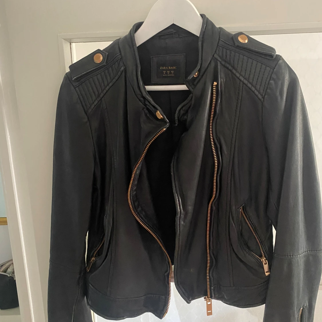 Svart skinnjacka från Zara Basic